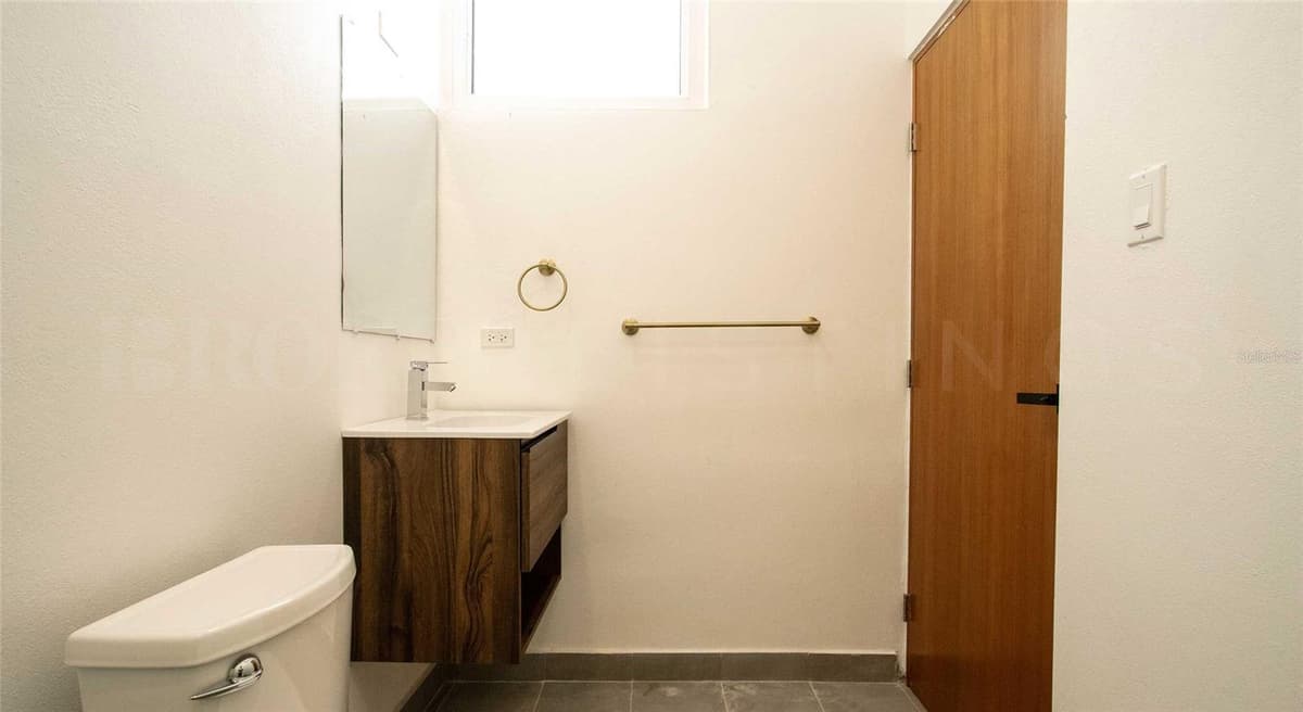 319 RECINTO SUR STREET — photo 7 of 12