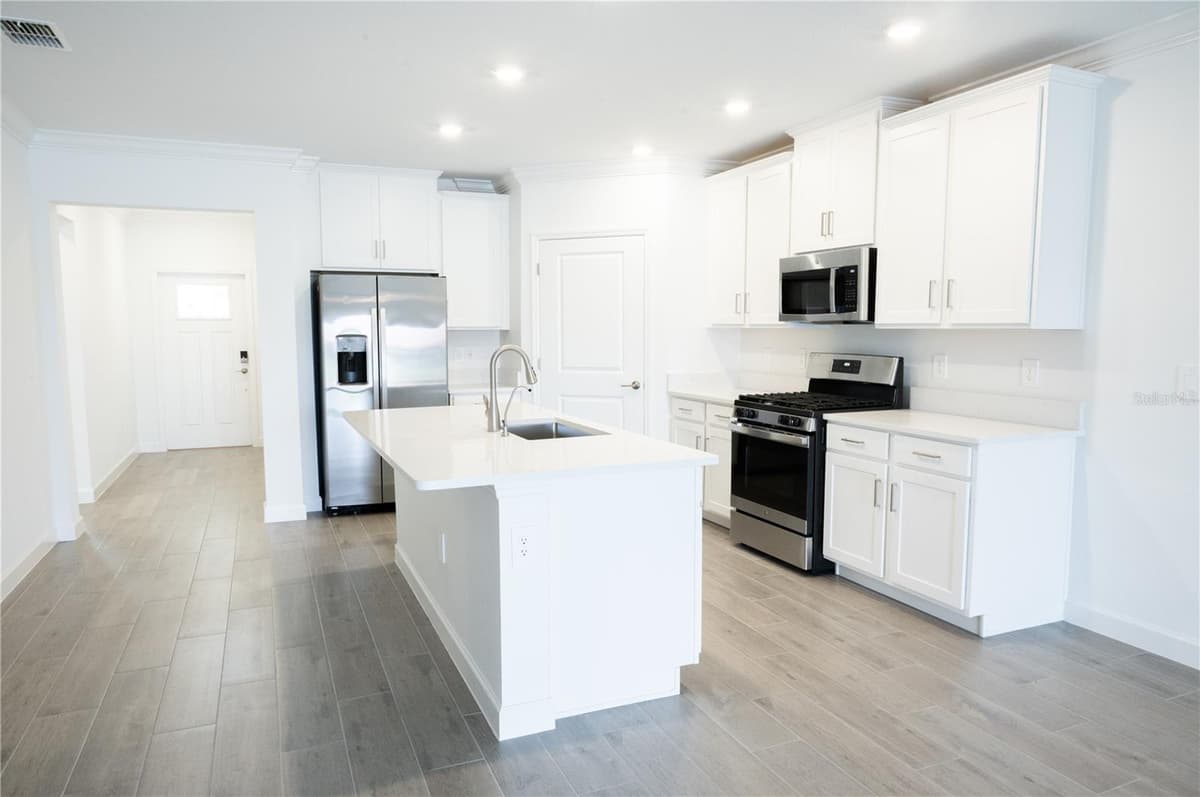 17523 HOLLY WELL AVENUE — photo 5 of 43