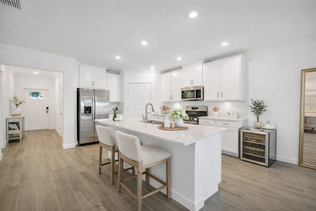 17523 HOLLY WELL AVENUE — photo 4 of 43