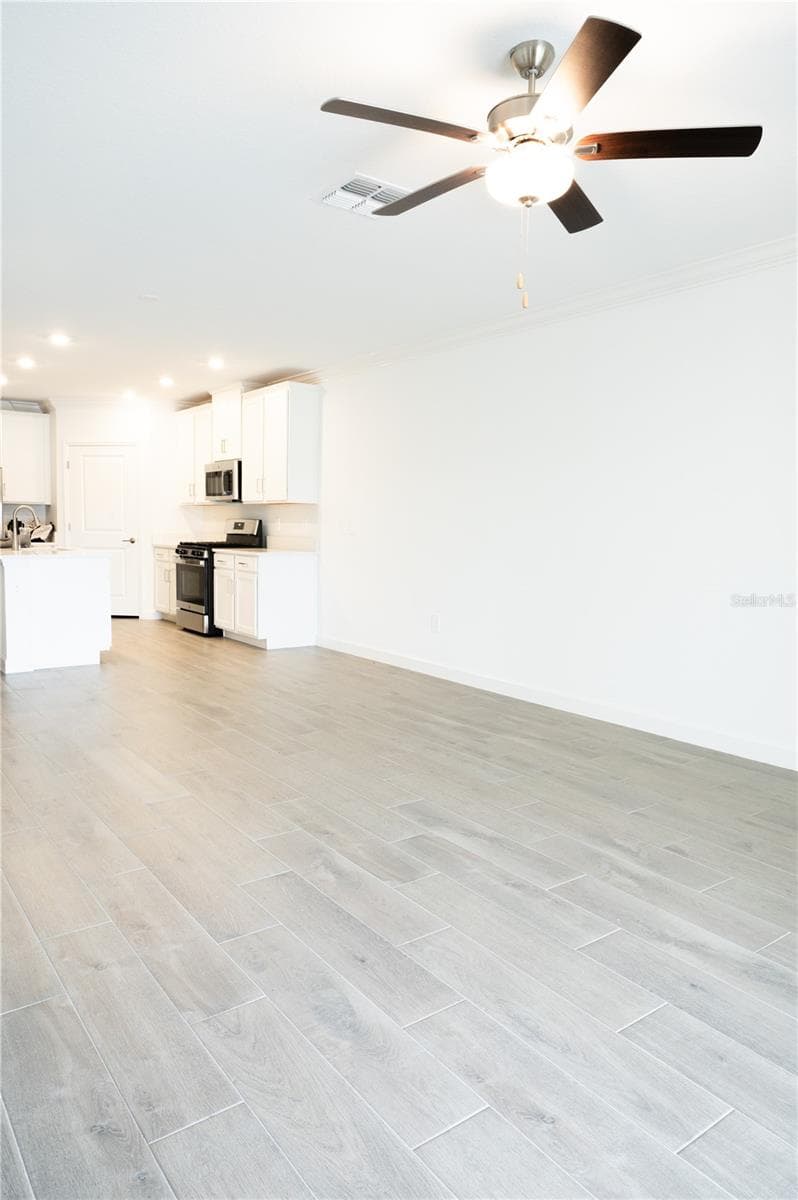 17523 HOLLY WELL AVENUE — photo 10 of 43