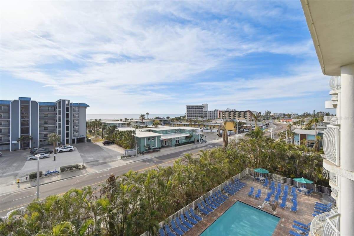 11605 GULF BOULEVARD — photo 42 of 44