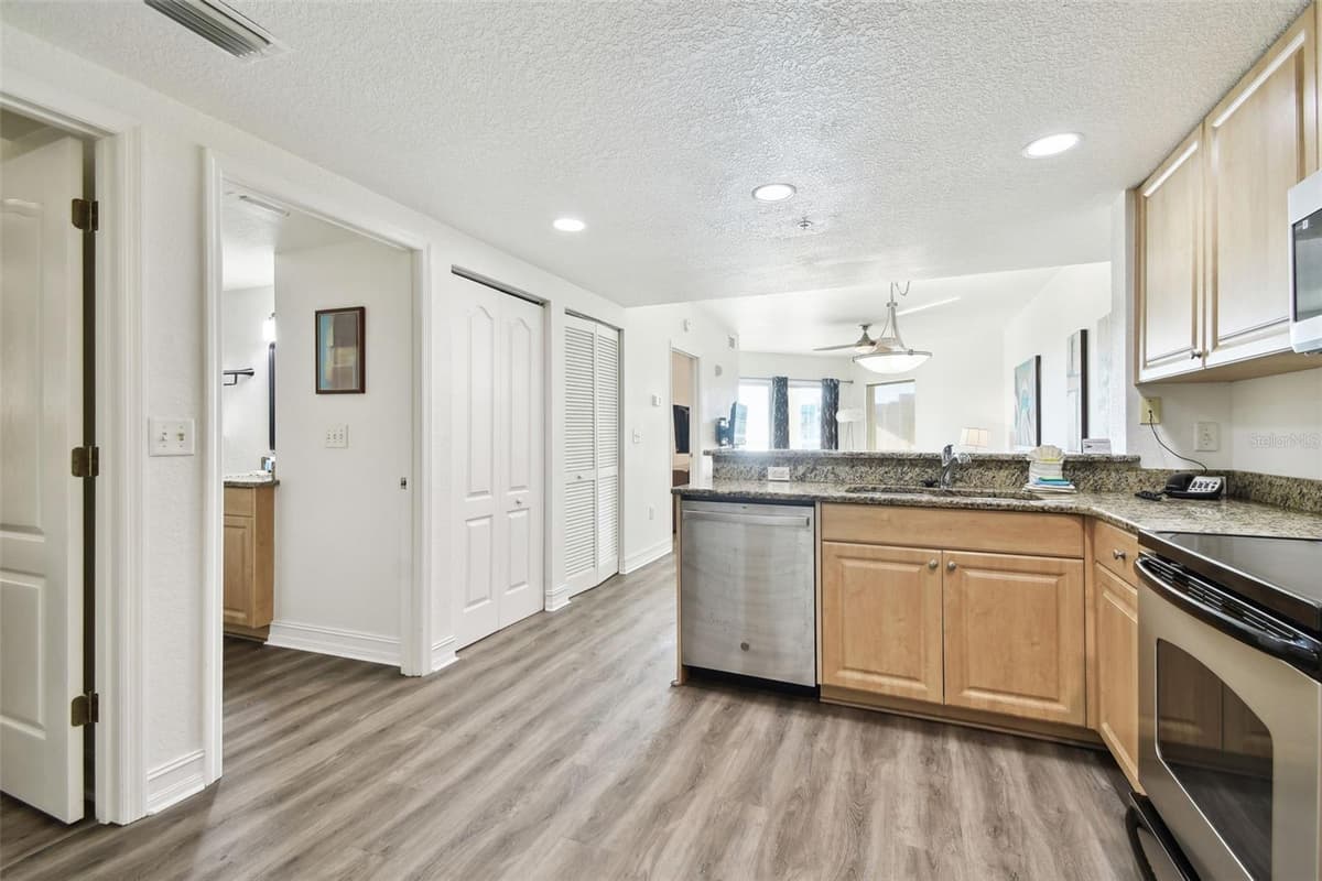 11605 GULF BOULEVARD — photo 7 of 44