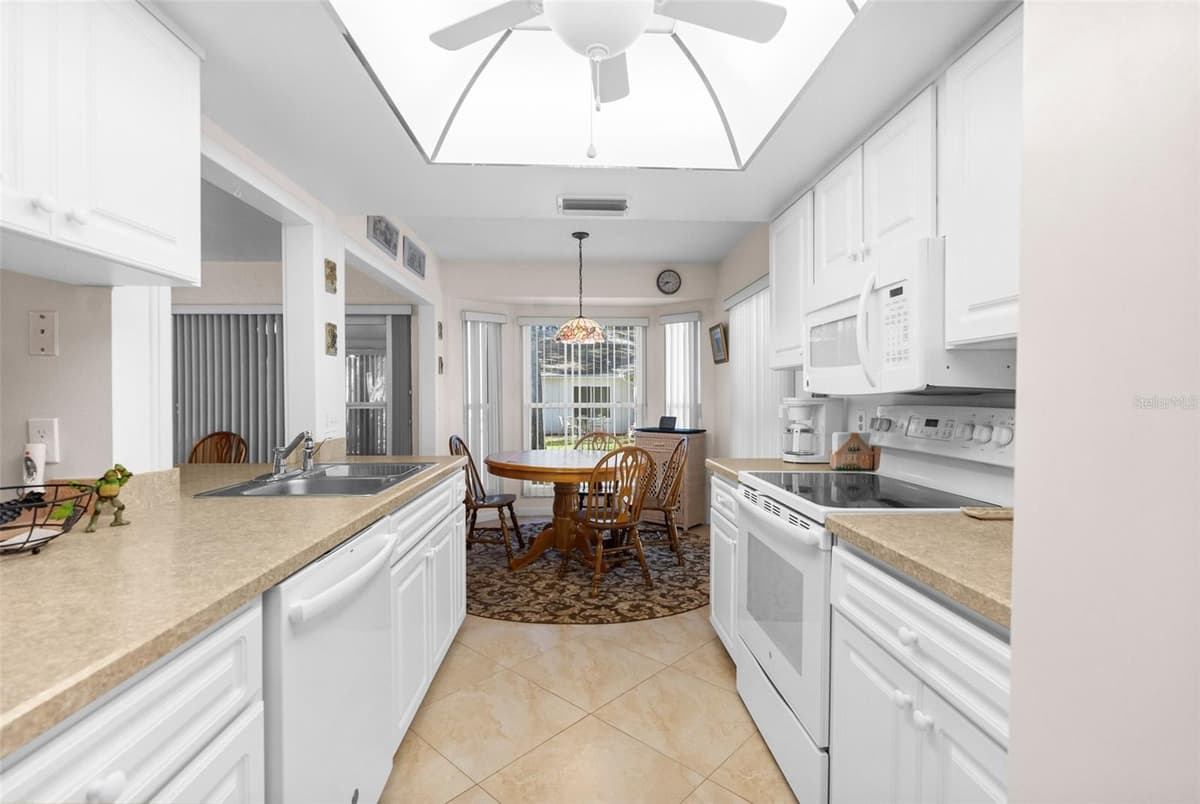 6409 WEDGEWOOD DRIVE — photo 14 of 38
