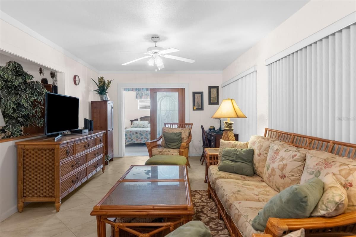6409 WEDGEWOOD DRIVE — photo 16 of 38
