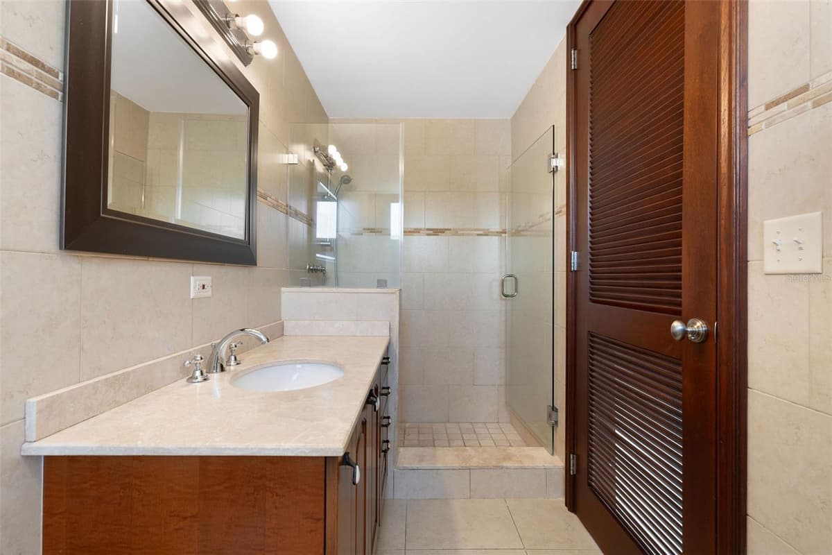355 HARBOUR DRIVE — photo 35 of 41