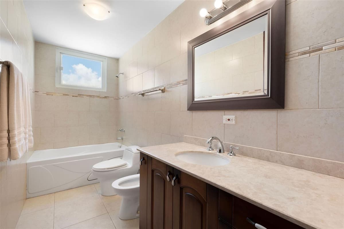 355 HARBOUR DRIVE — photo 31 of 41