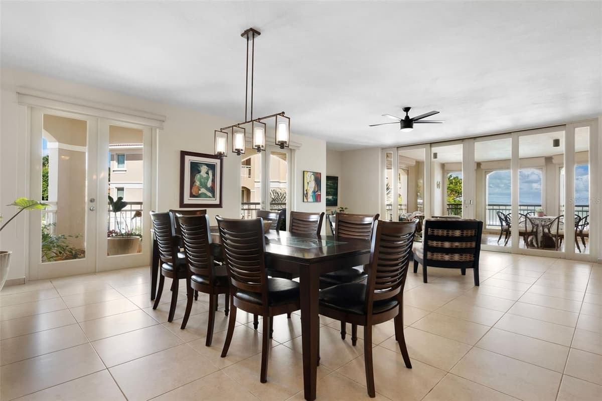 355 HARBOUR DRIVE — photo 15 of 41