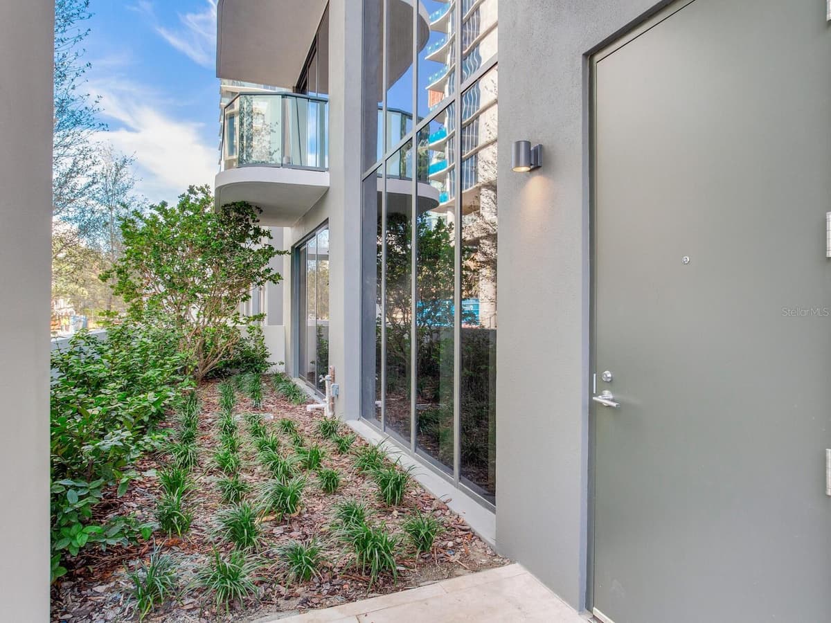3020 SANTIAGO STREET — photo 4 of 81