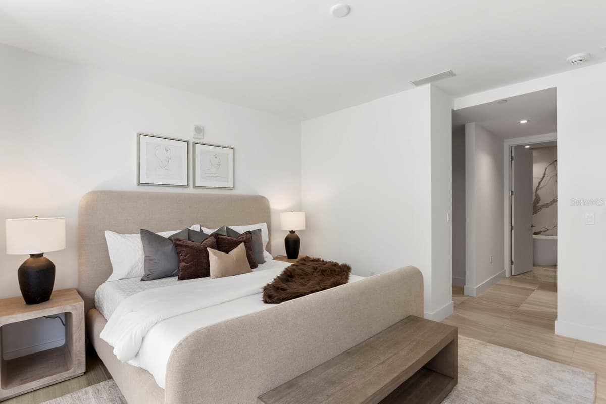 3020 SANTIAGO STREET — photo 32 of 81