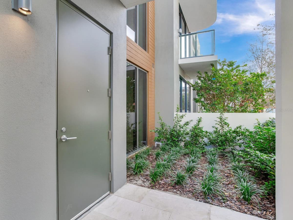 3020 SANTIAGO STREET — photo 5 of 81