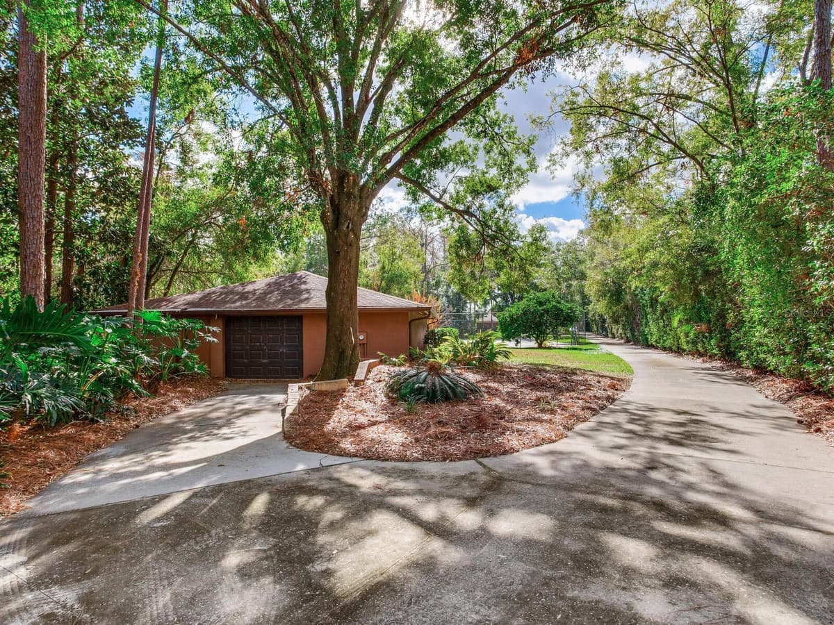 18120 WAYNE ROAD — photo 9 of 100