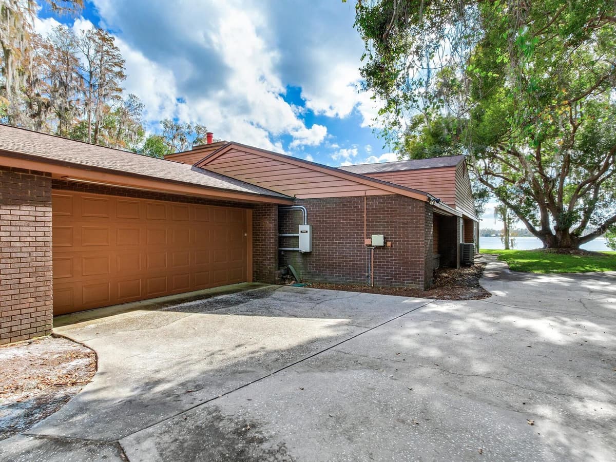 18120 WAYNE ROAD — photo 94 of 100