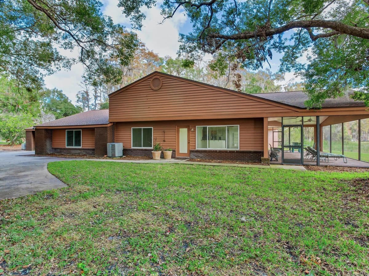 18120 WAYNE ROAD — photo 92 of 100