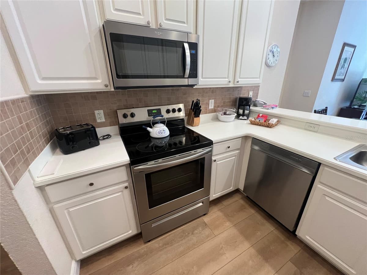 409 LUCAYA LOOP — photo 4 of 51