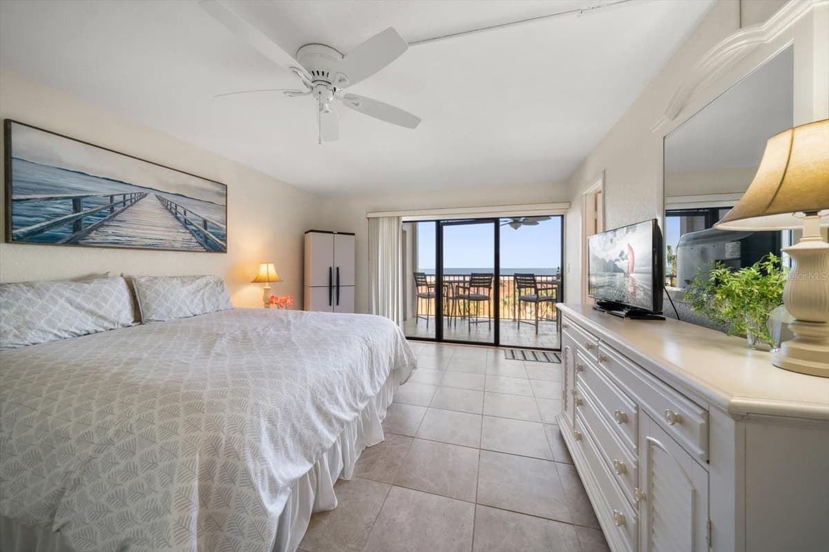 1230 GULF BOULEVARD — photo 21 of 43