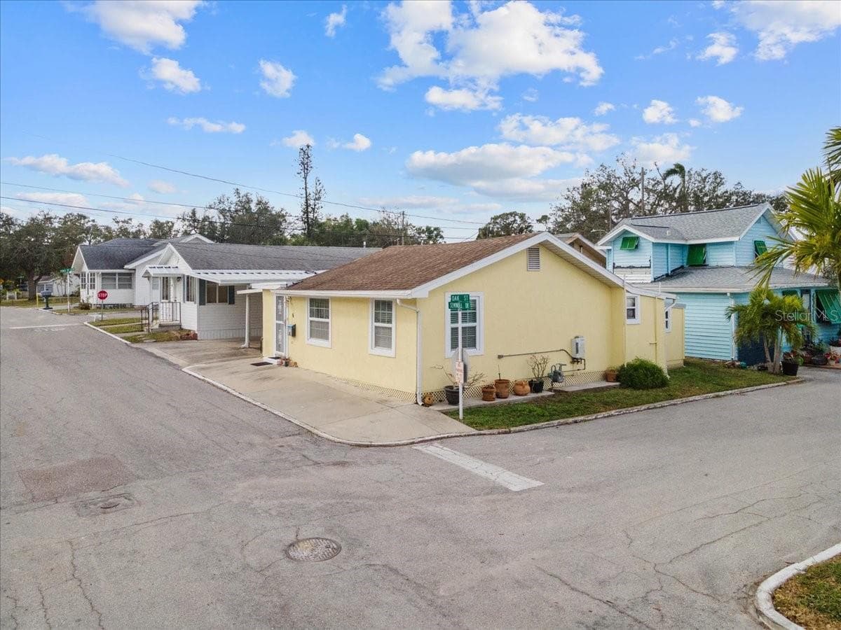 6 SEMINOLE DRIVE — photo 4 of 27