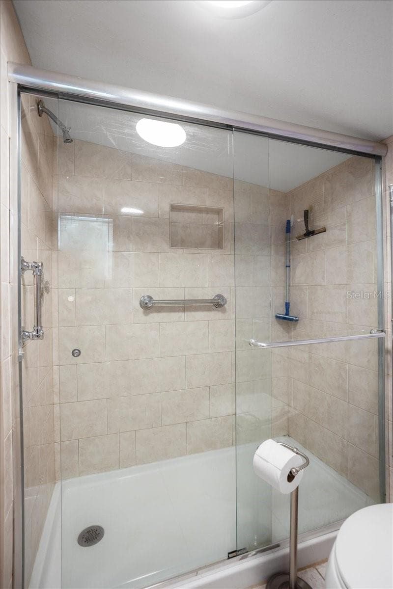 6 SEMINOLE DRIVE — photo 15 of 27