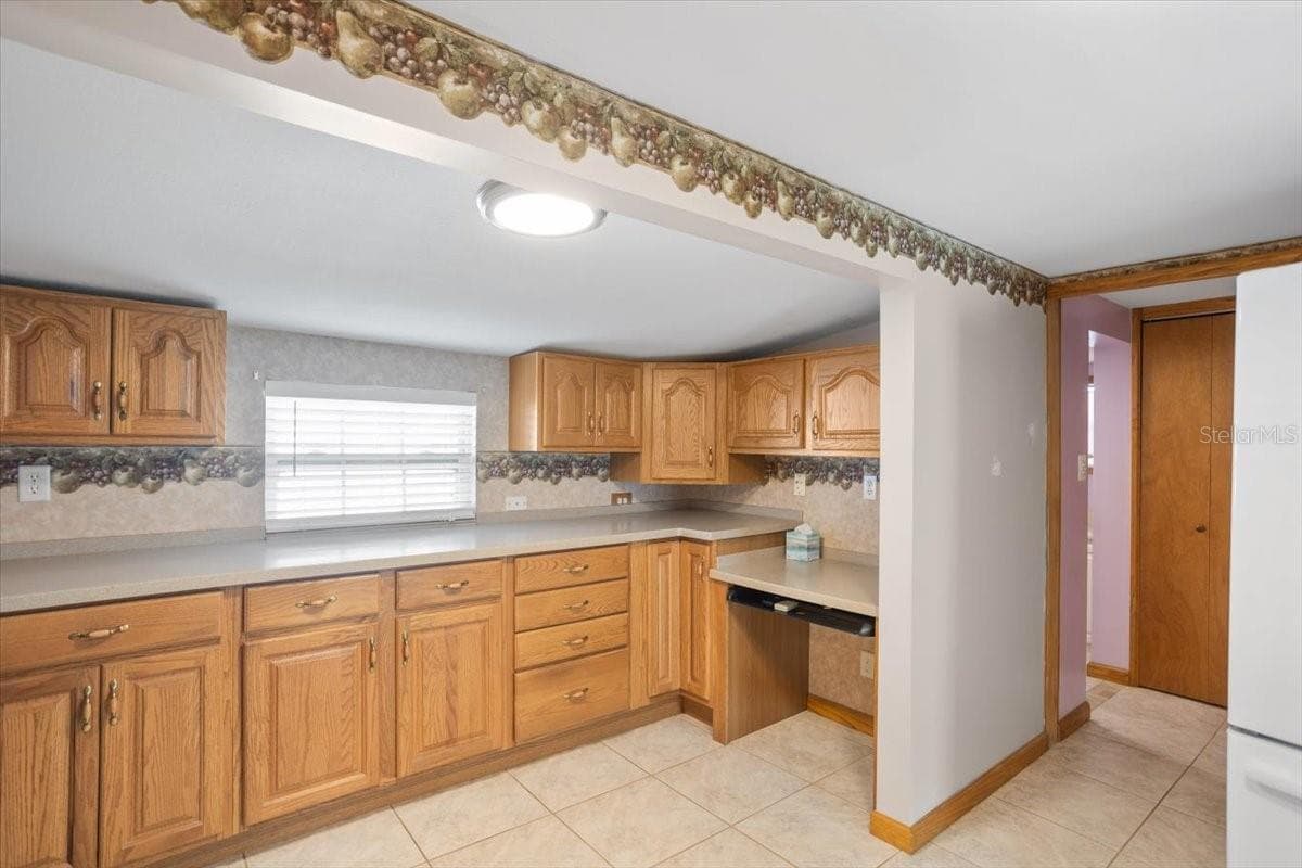 6 SEMINOLE DRIVE — photo 11 of 27