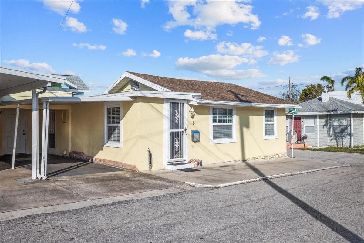 6 SEMINOLE DRIVE — photo 1 of 27