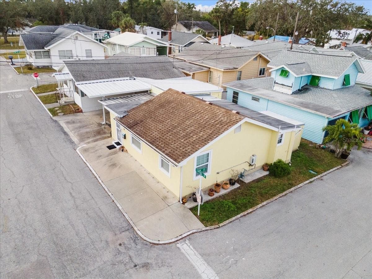 6 SEMINOLE DRIVE — photo 5 of 27