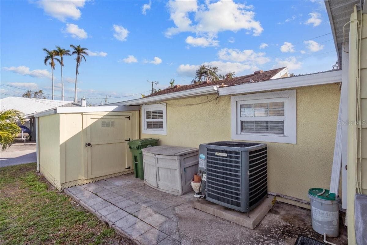 6 SEMINOLE DRIVE — photo 16 of 27