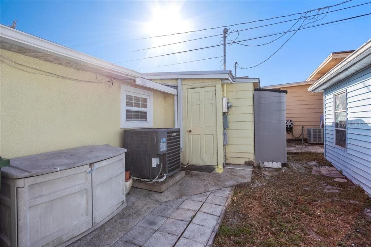 6 SEMINOLE DRIVE — photo 17 of 27