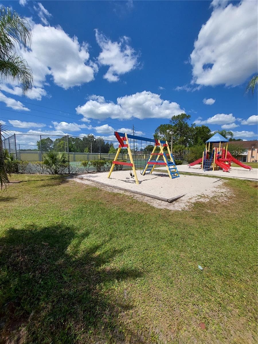 2027 ROYAL BAY BOULEVARD — photo 28 of 30