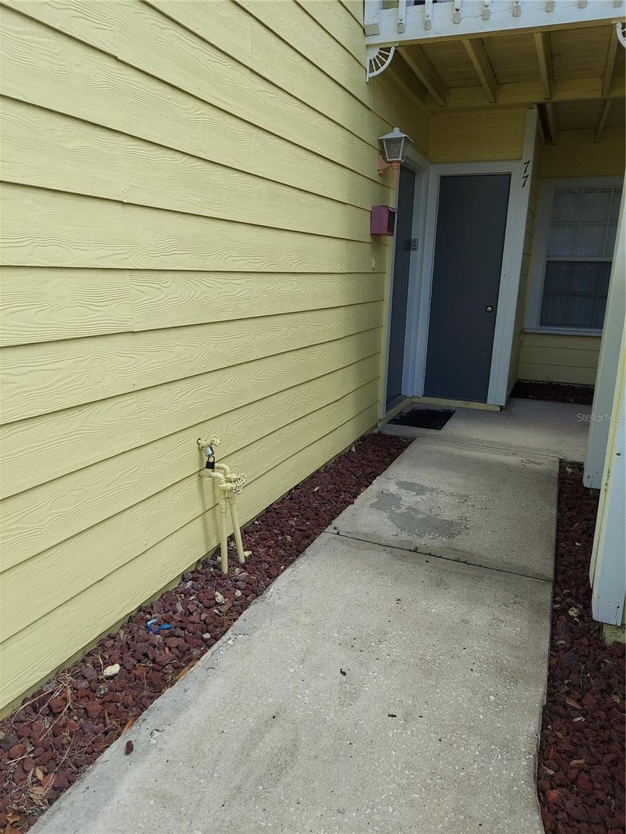 2027 ROYAL BAY BOULEVARD — photo 2 of 30