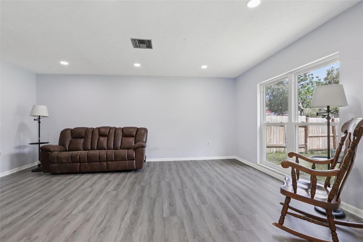 1009 BLACK KNIGHT DRIVE — photo 15 of 62