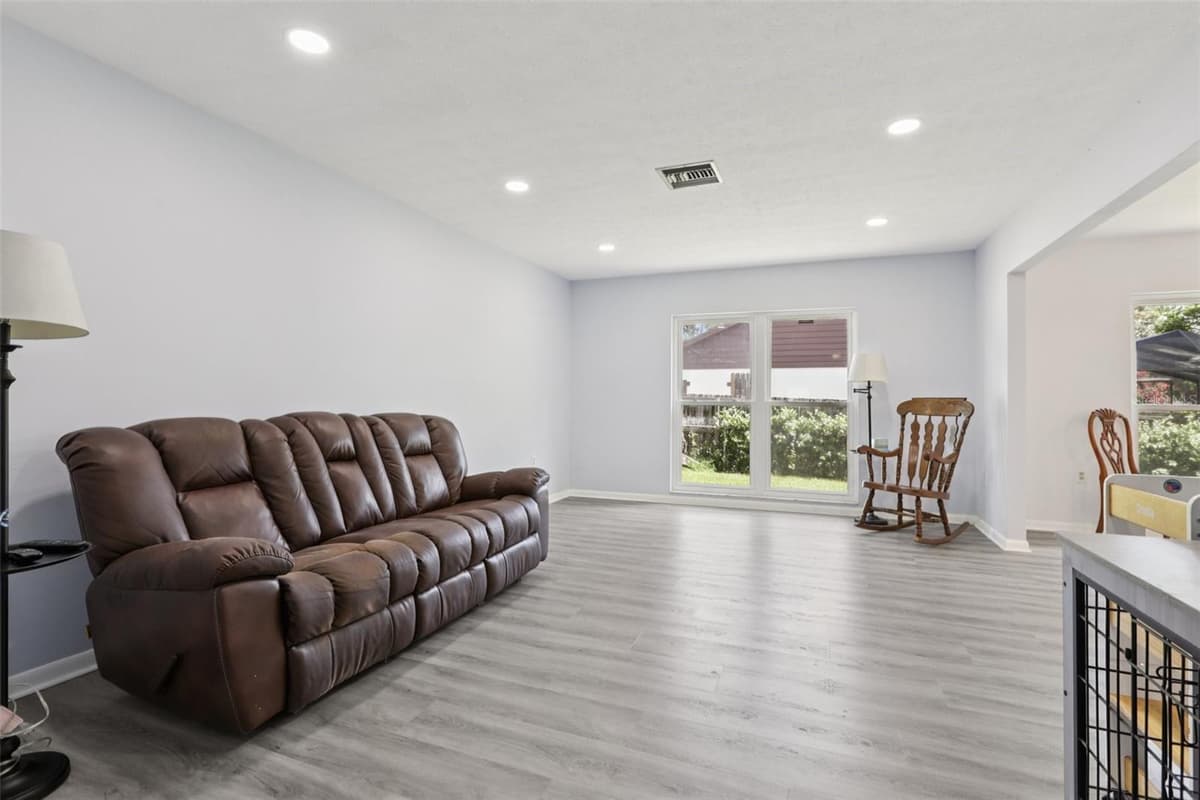 1009 BLACK KNIGHT DRIVE — photo 13 of 62