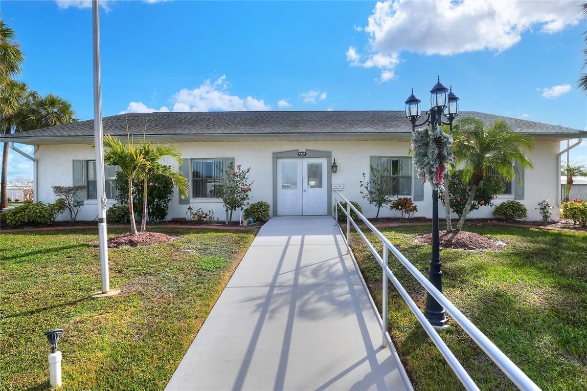 6308 BAYBERRY BOULEVARD — photo 37 of 51