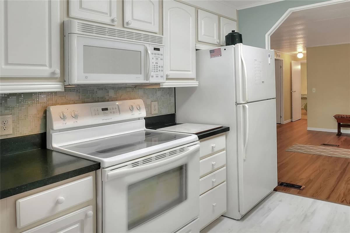 6308 BAYBERRY BOULEVARD — photo 21 of 51