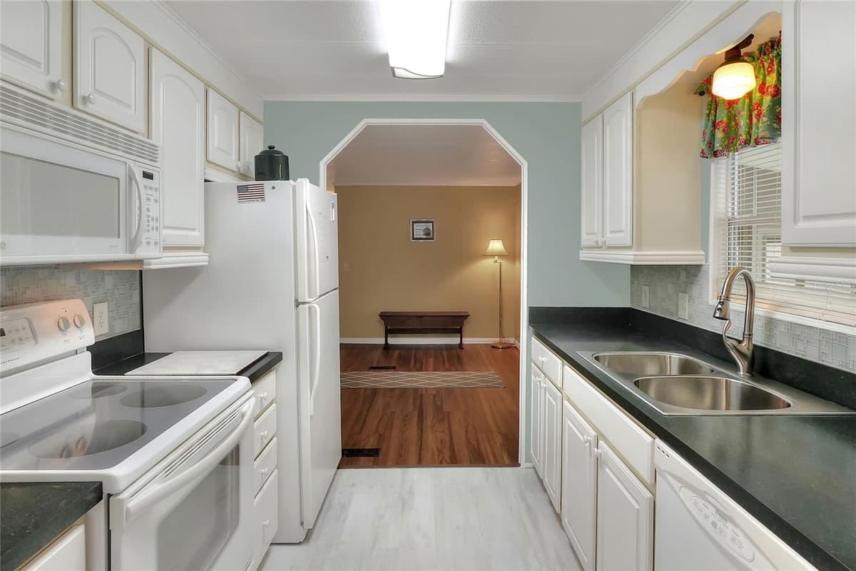 6308 BAYBERRY BOULEVARD — photo 20 of 51