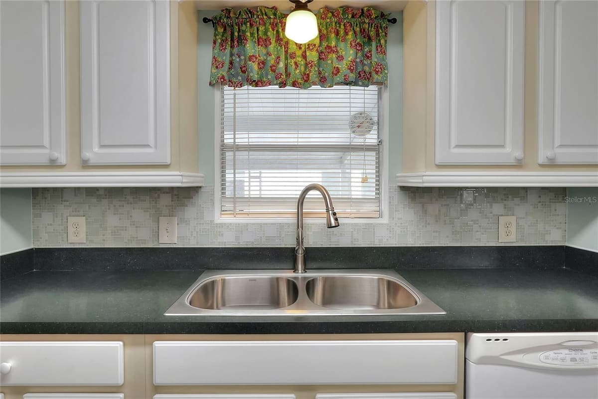 6308 BAYBERRY BOULEVARD — photo 19 of 51