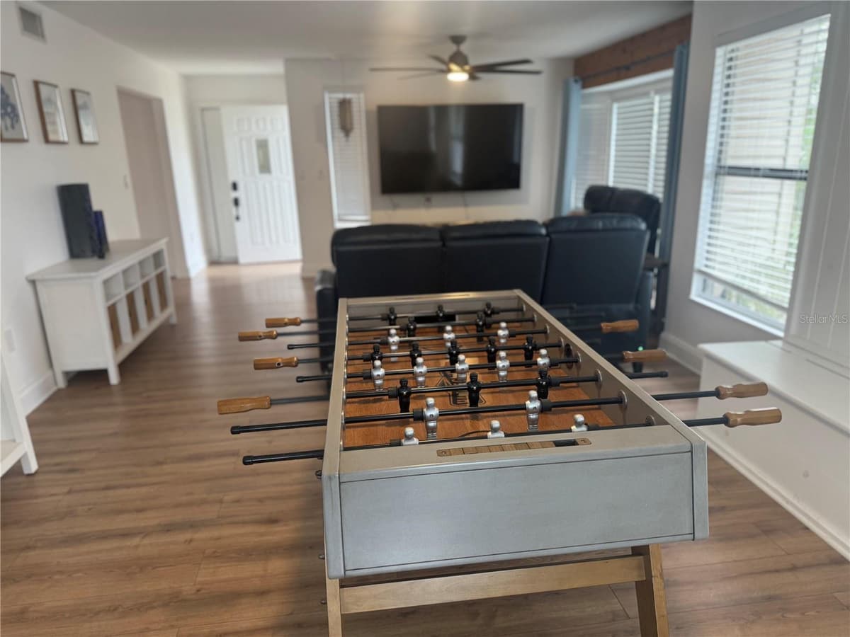 5311 CREEK DRIVE — photo 9 of 34