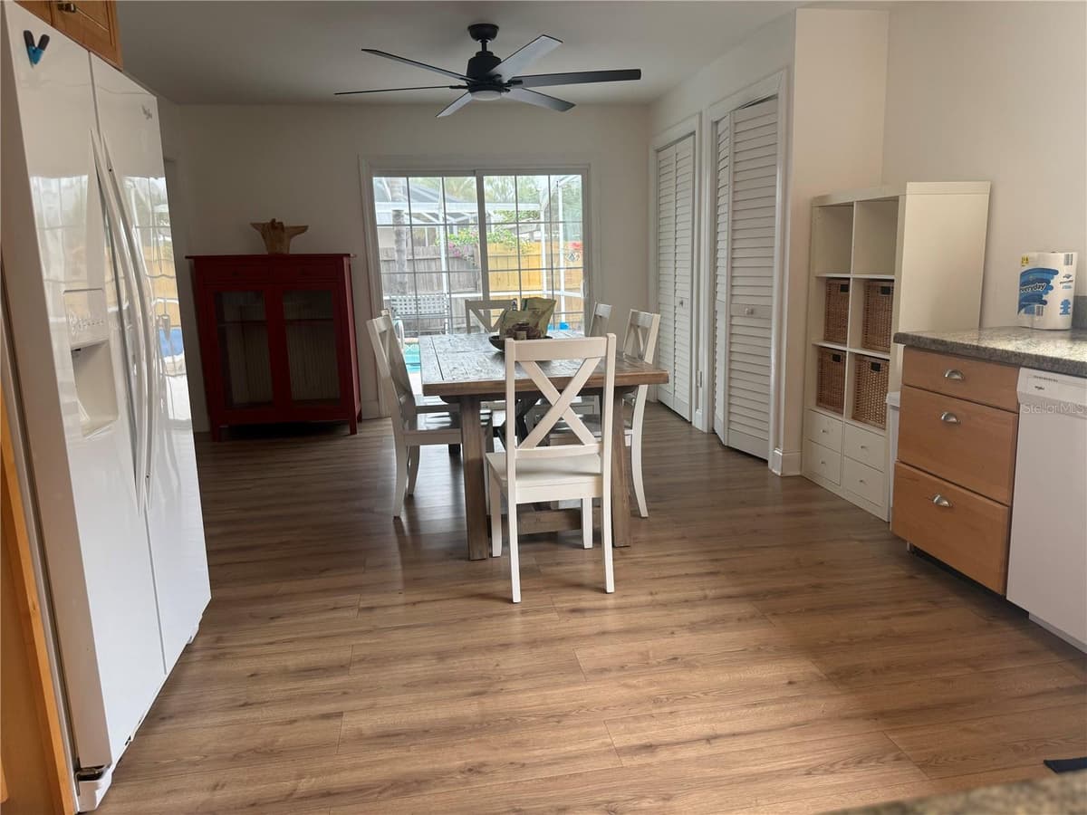 5311 CREEK DRIVE — photo 12 of 34