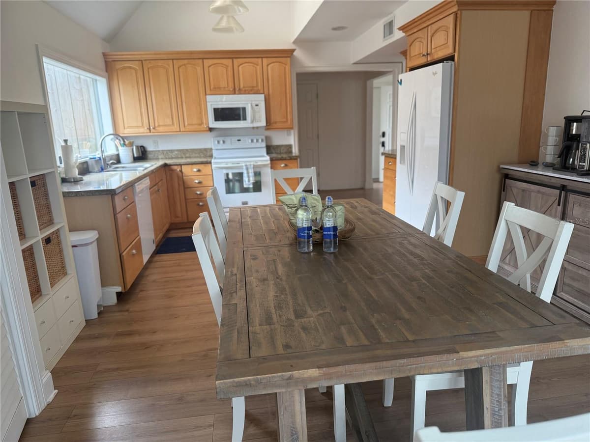 5311 CREEK DRIVE — photo 11 of 34