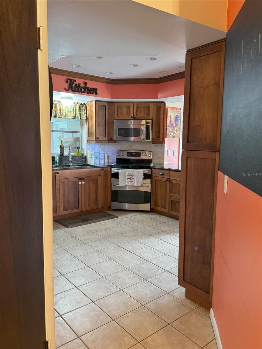 3922 LAKE JOYCE DRIVE — photo 11 of 63