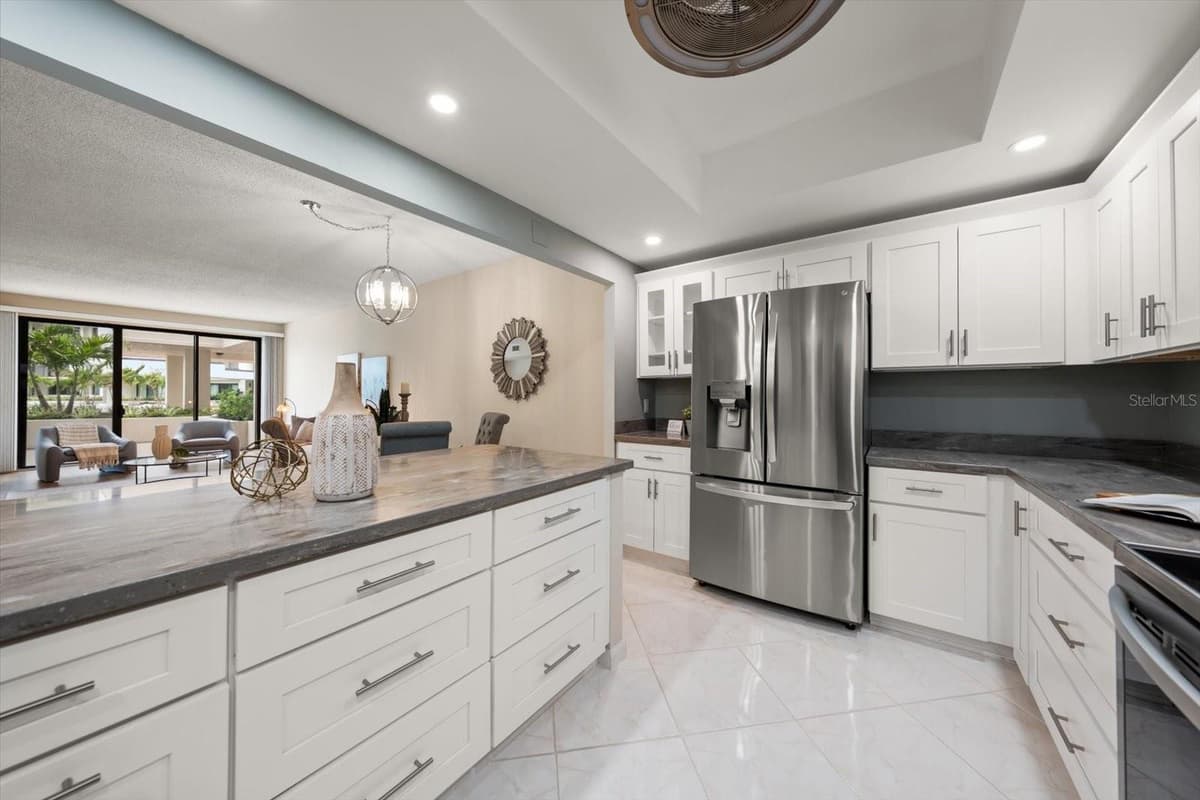 6 BELLEVIEW BOULEVARD — photo 8 of 55