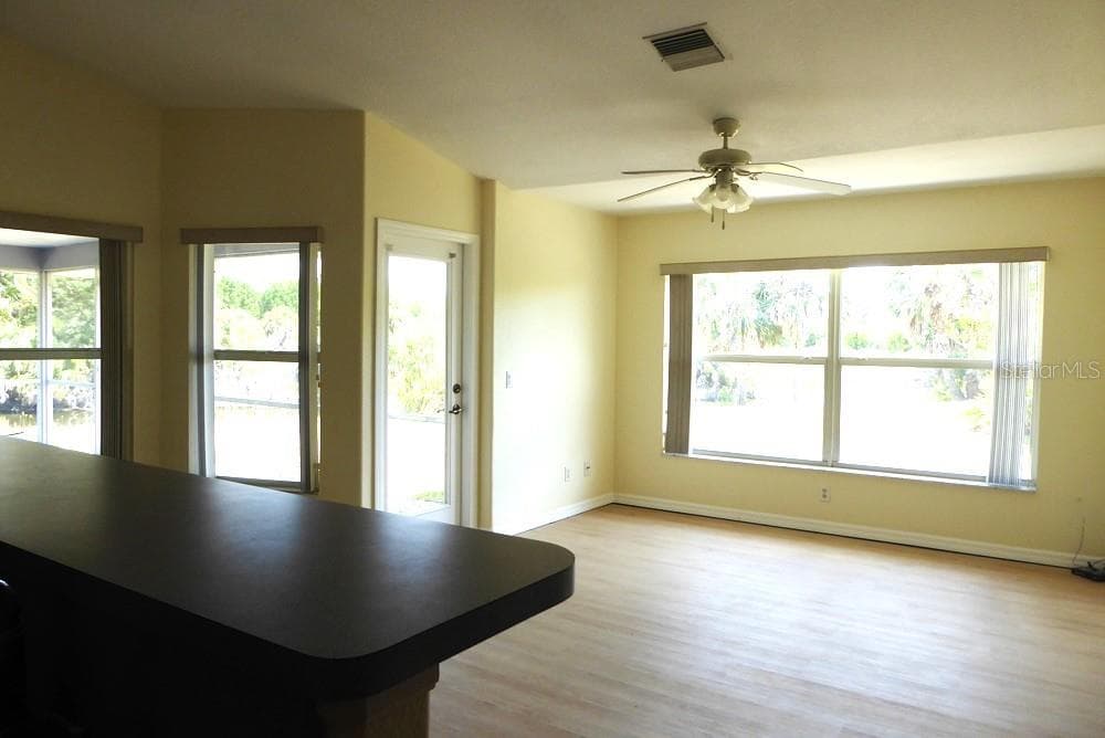 328 BAYTREE DRIVE — photo 15 of 34