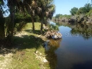 328 BAYTREE DRIVE — photo 5 of 34