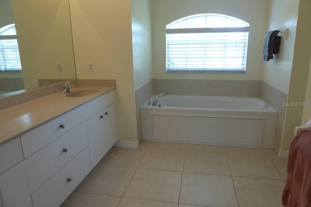 328 BAYTREE DRIVE — photo 19 of 34