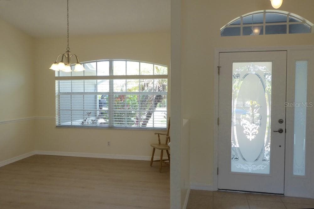 328 BAYTREE DRIVE — photo 7 of 34