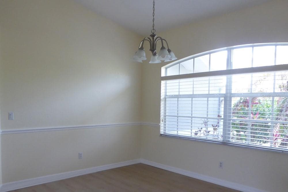 328 BAYTREE DRIVE — photo 9 of 34