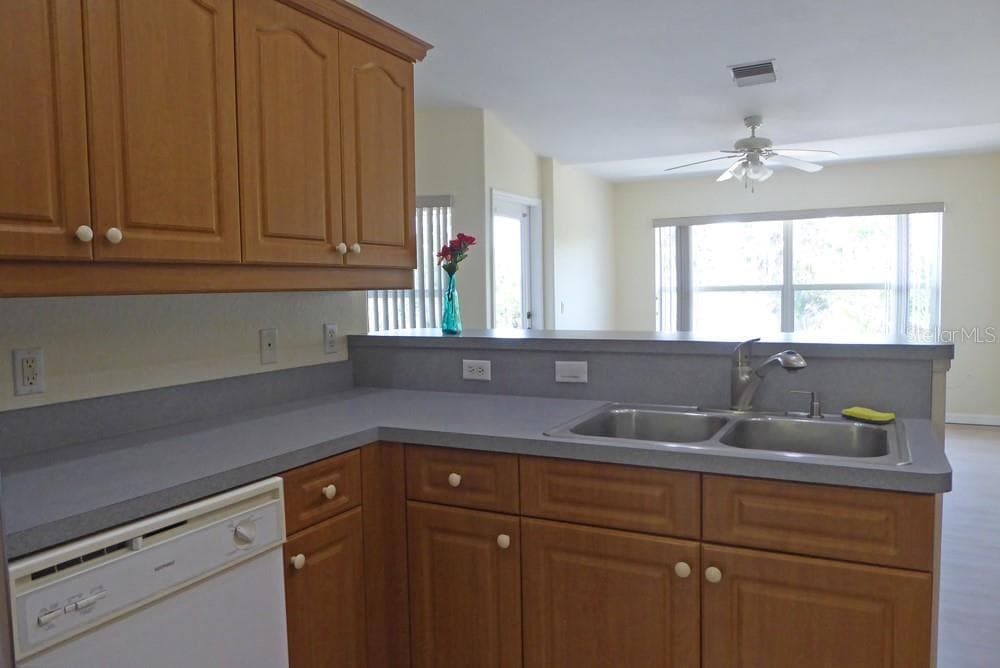 328 BAYTREE DRIVE — photo 12 of 34