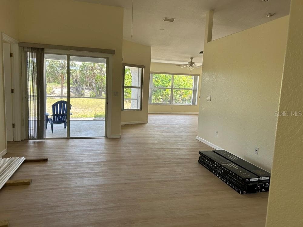 328 BAYTREE DRIVE — photo 10 of 34