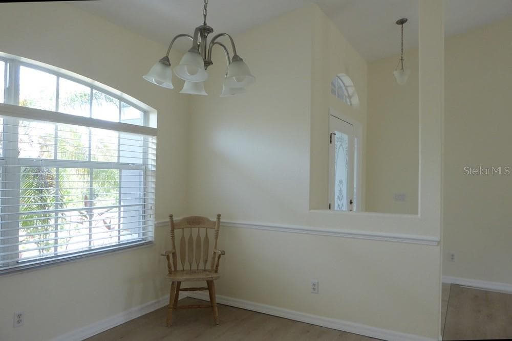 328 BAYTREE DRIVE — photo 8 of 34
