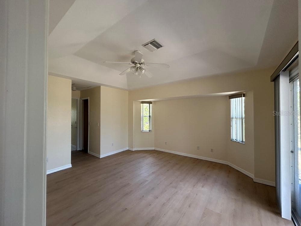 328 BAYTREE DRIVE — photo 16 of 34