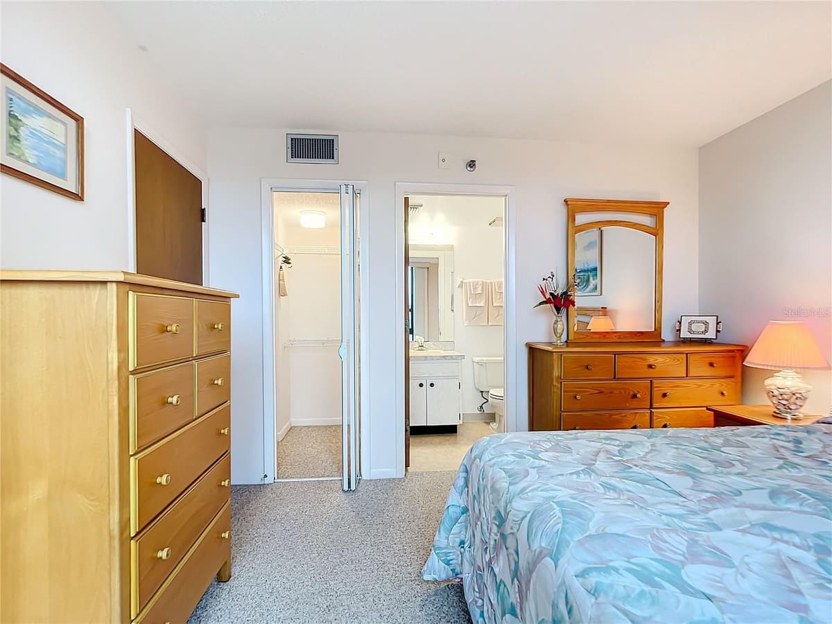21405 OLEAN BOULEVARD — photo 14 of 38