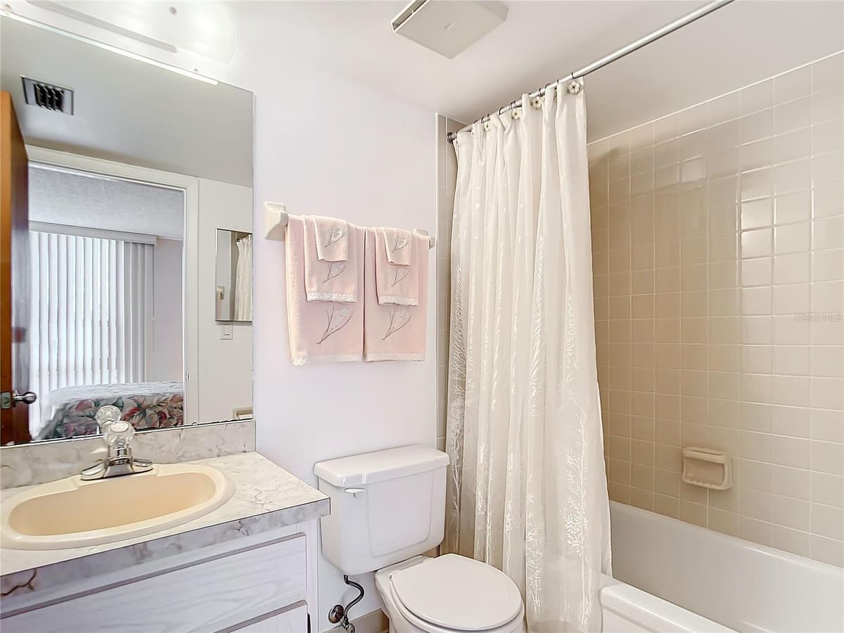 21405 OLEAN BOULEVARD — photo 17 of 38